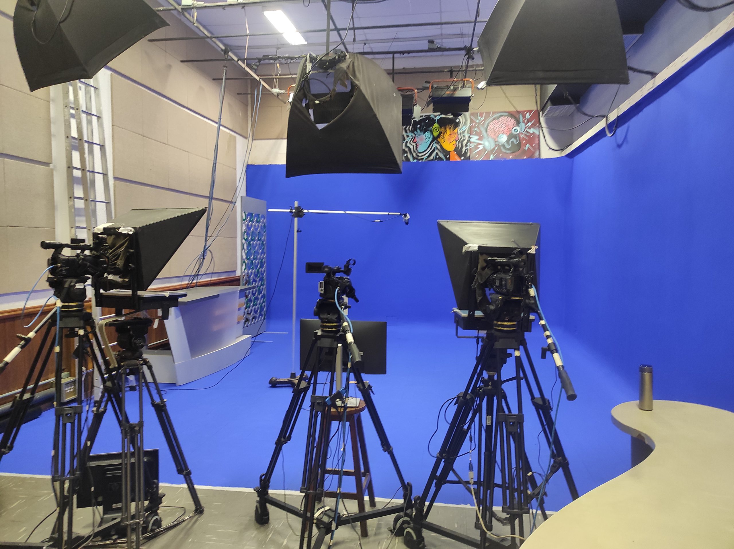 Visão geral do laboratório de telejornalismo